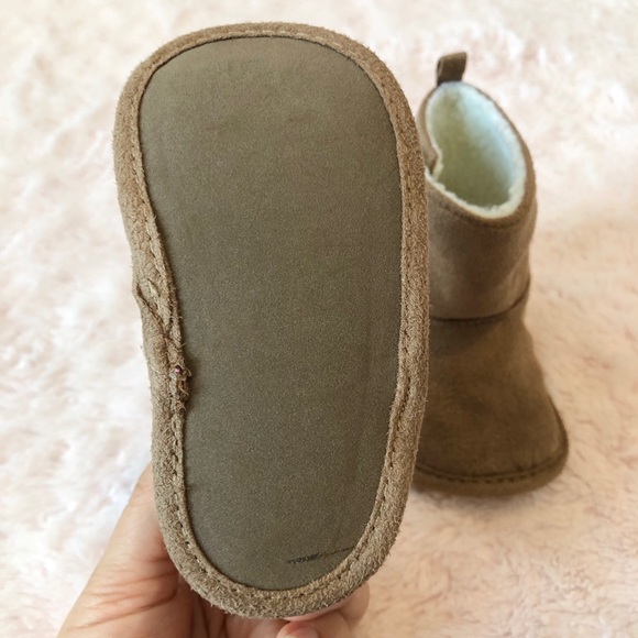 OshKosh B'gosh® Baby Faux-Fur Boot Crib Shoes - Picture 6 of 8